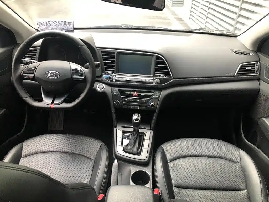 Hyundai Elantra — миниатюра 6