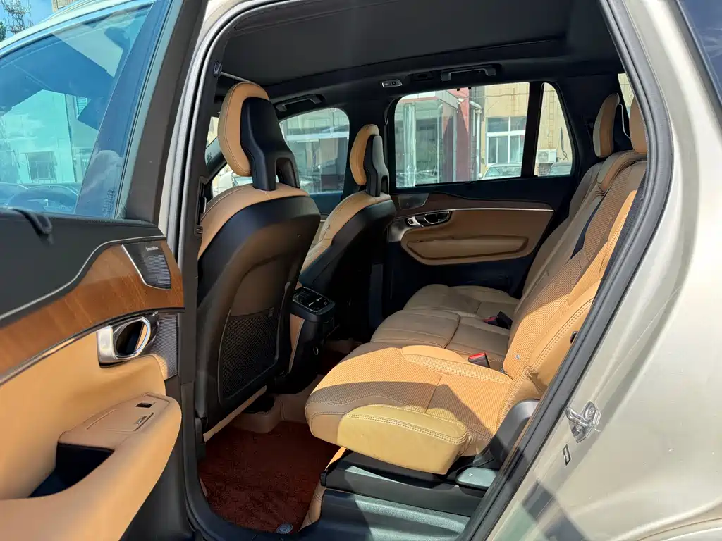 Volvo XC90 — миниатюра 7