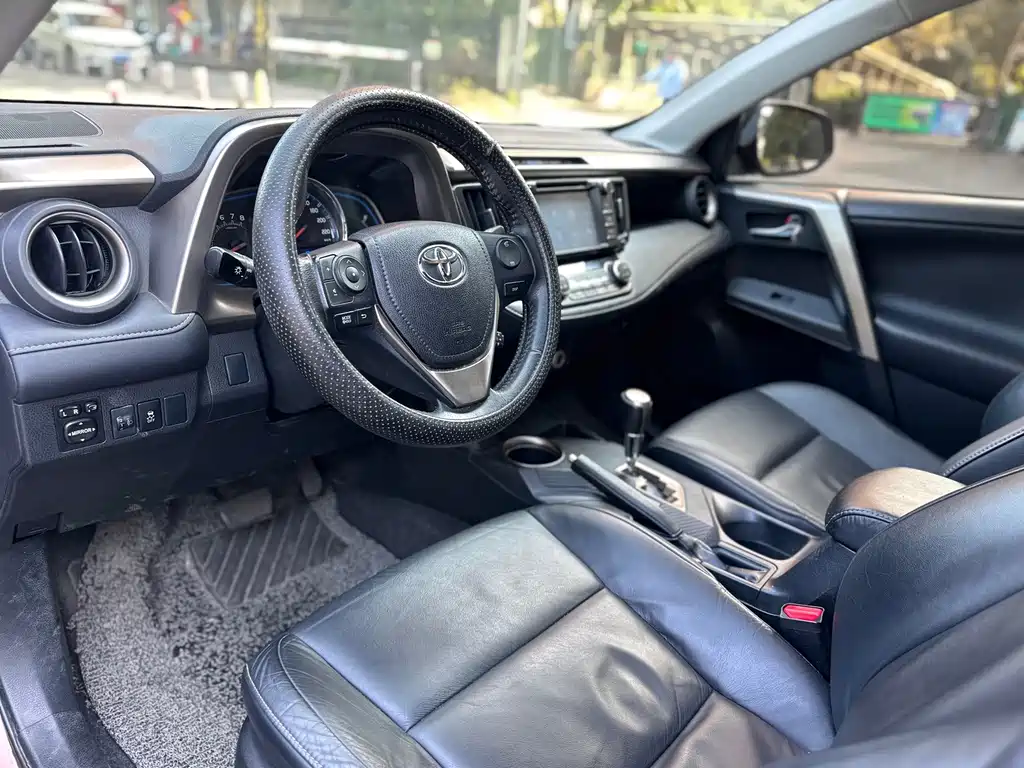 Toyota RAV4 — миниатюра 11