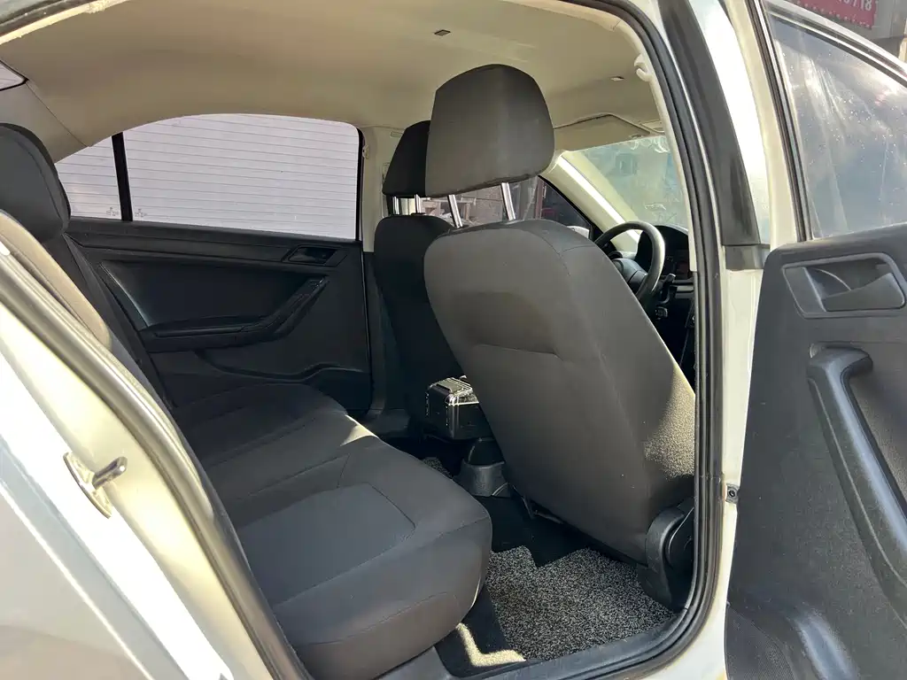 Volkswagen Jetta — миниатюра 10