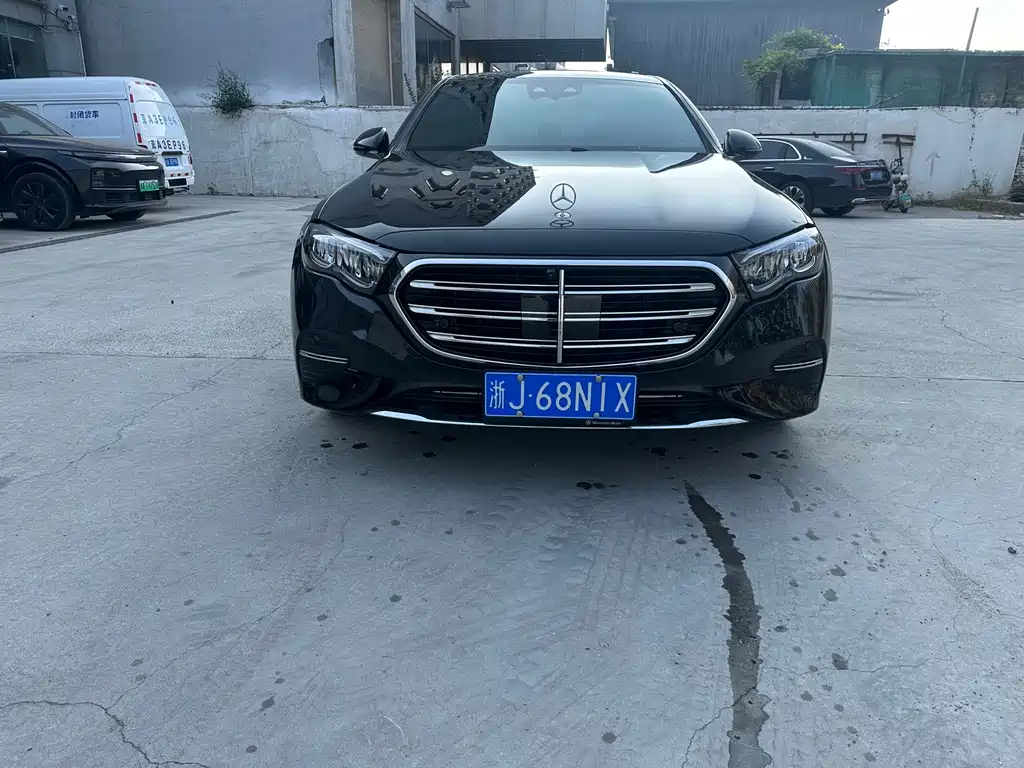 Mercedes-Benz E-Class — миниатюра 2