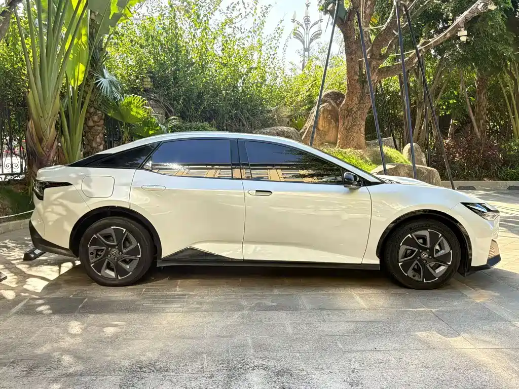 Toyota bZ3 — миниатюра 5