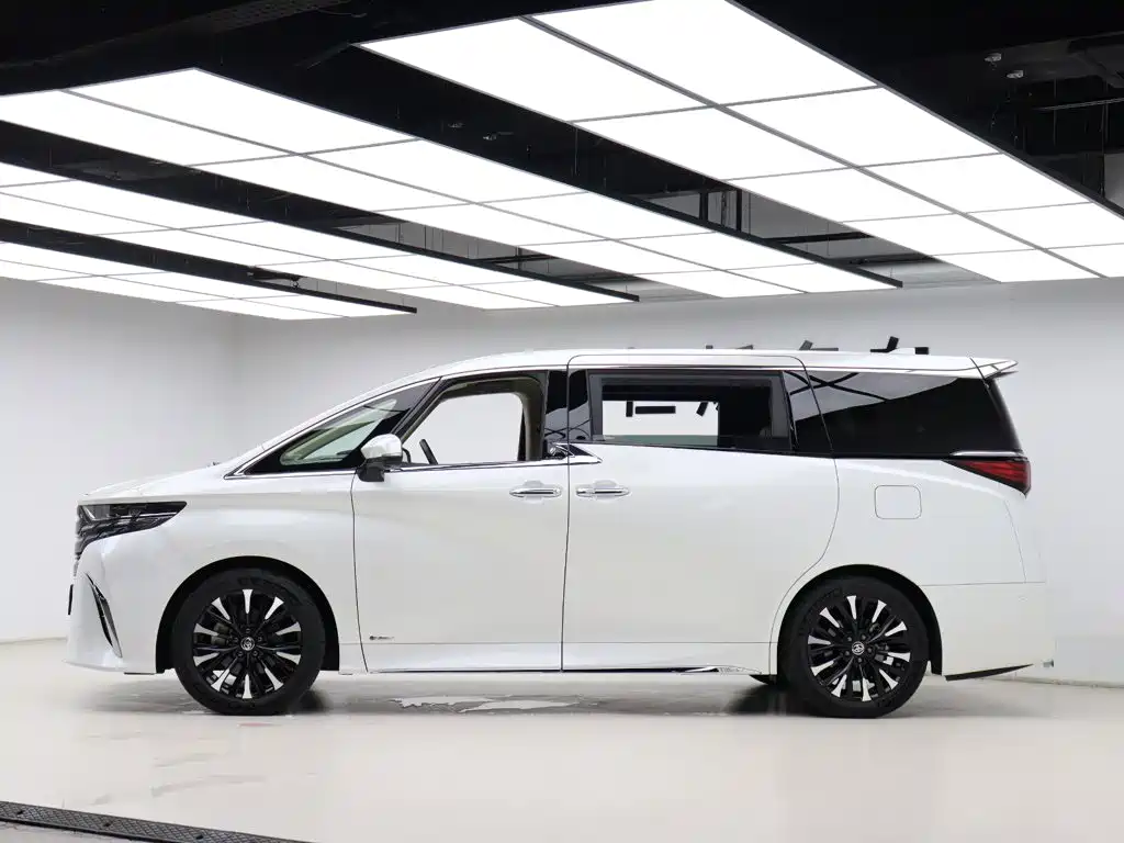 Toyota Alphard — миниатюра 35