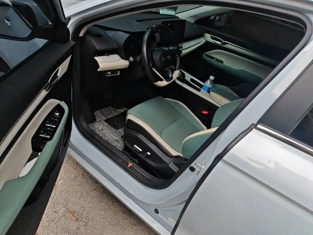 Geely L HiP — миниатюра 21