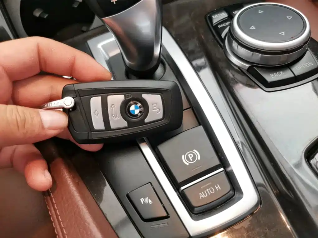 BMW 5 Series — миниатюра 9