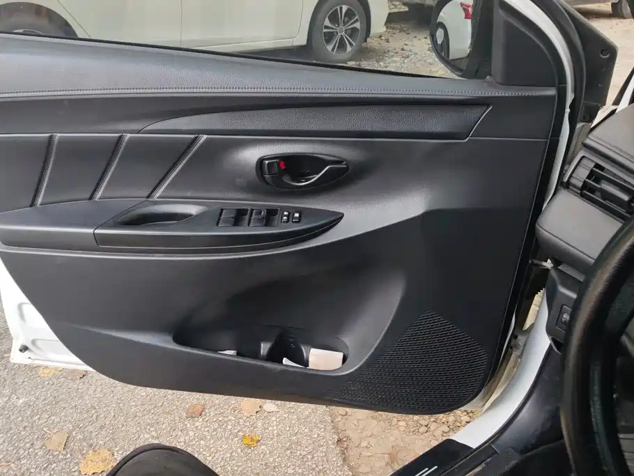 Toyota Yaris L — миниатюра 7