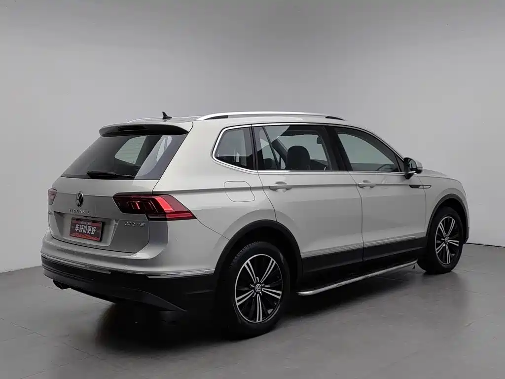 Volkswagen Tiguan L — миниатюра 2