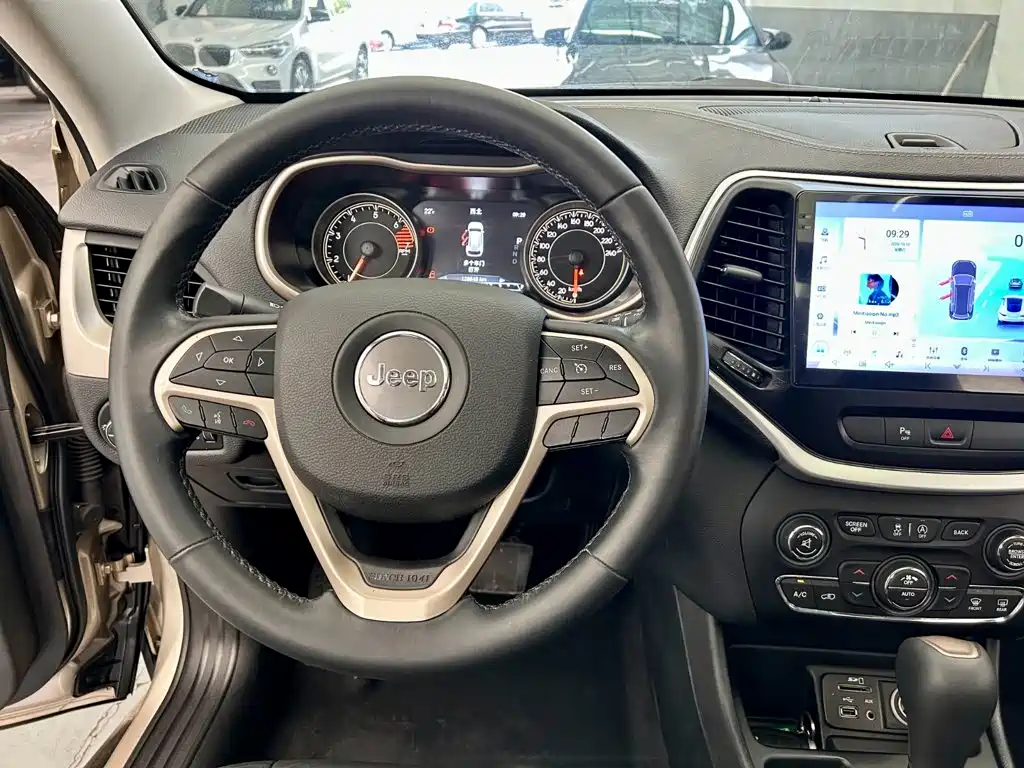 Jeep Cherokee — миниатюра 14
