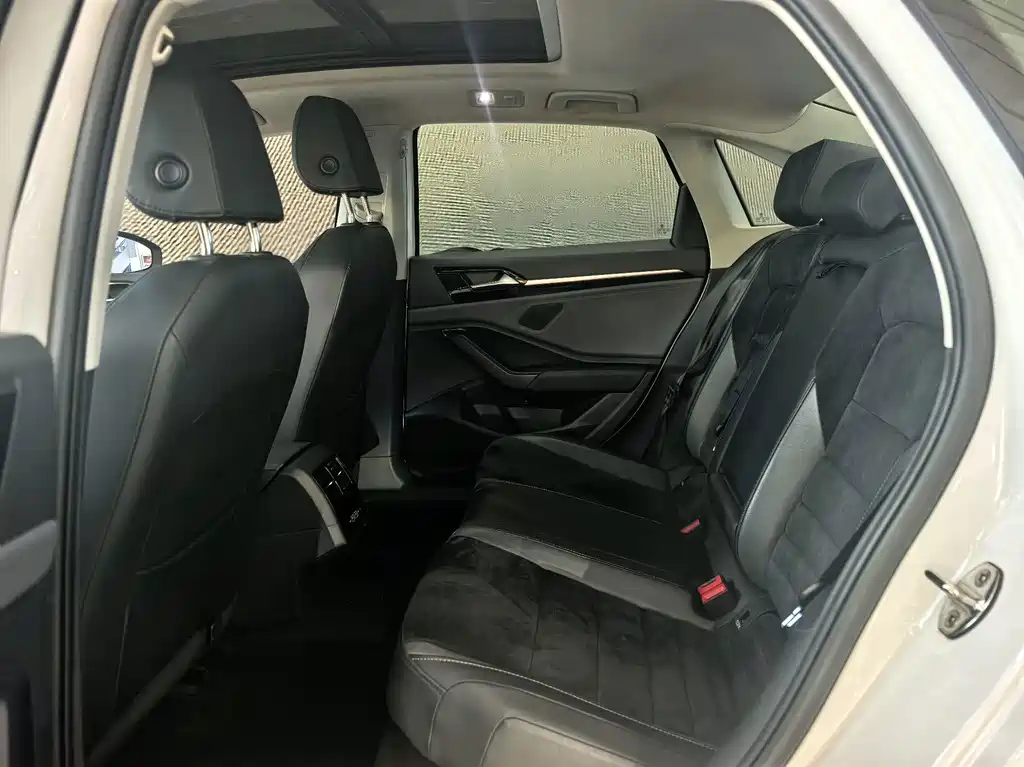 Volkswagen Sagitar — миниатюра 7