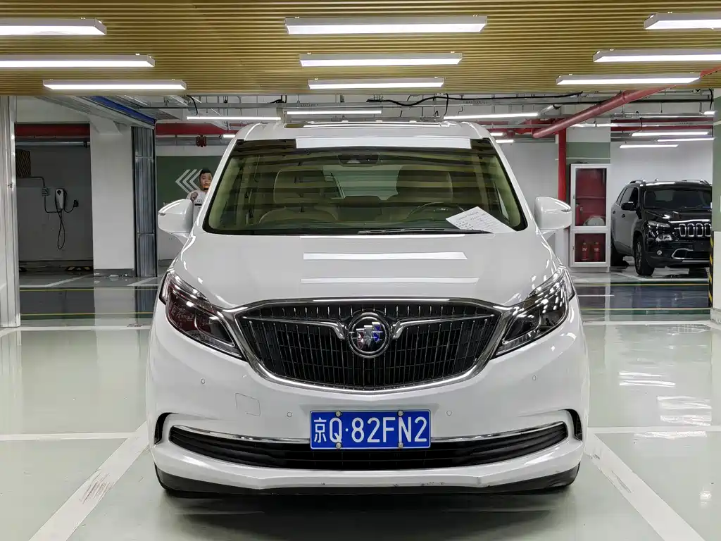 Buick GL8 — миниатюра 2