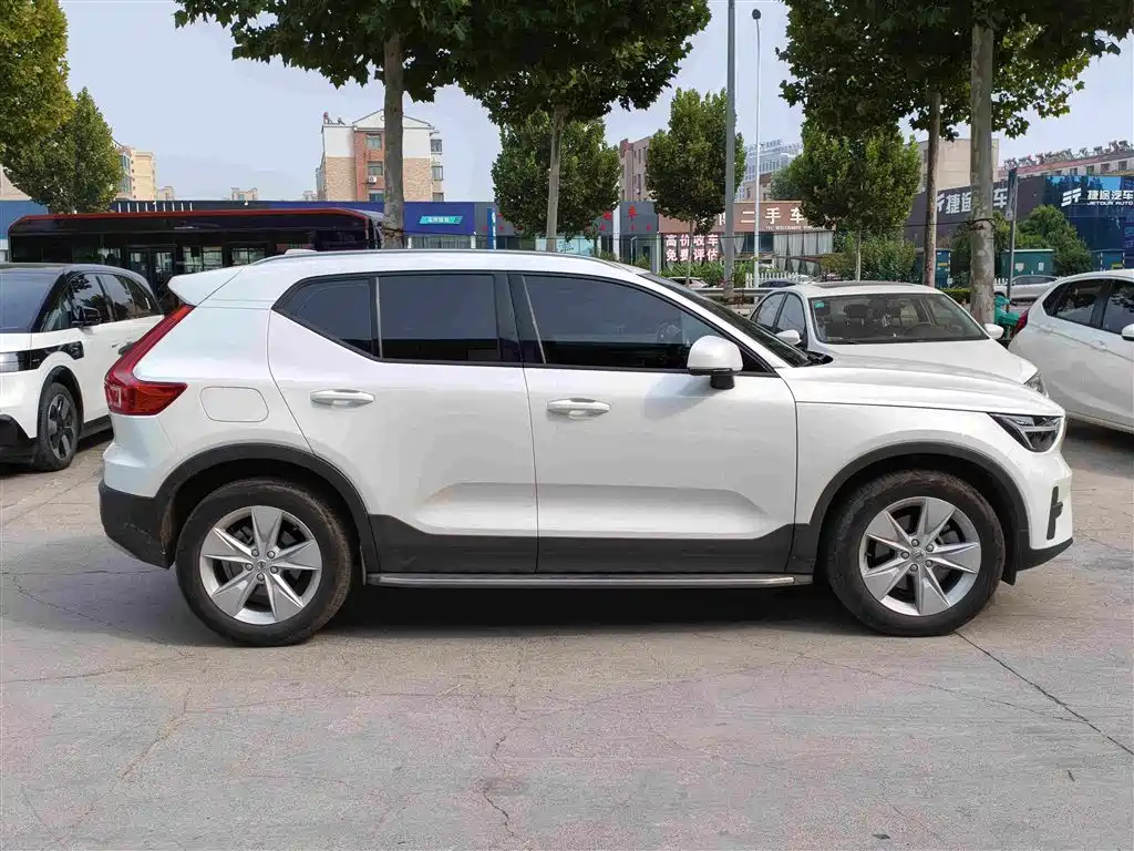 Volvo XC40 — миниатюра 3