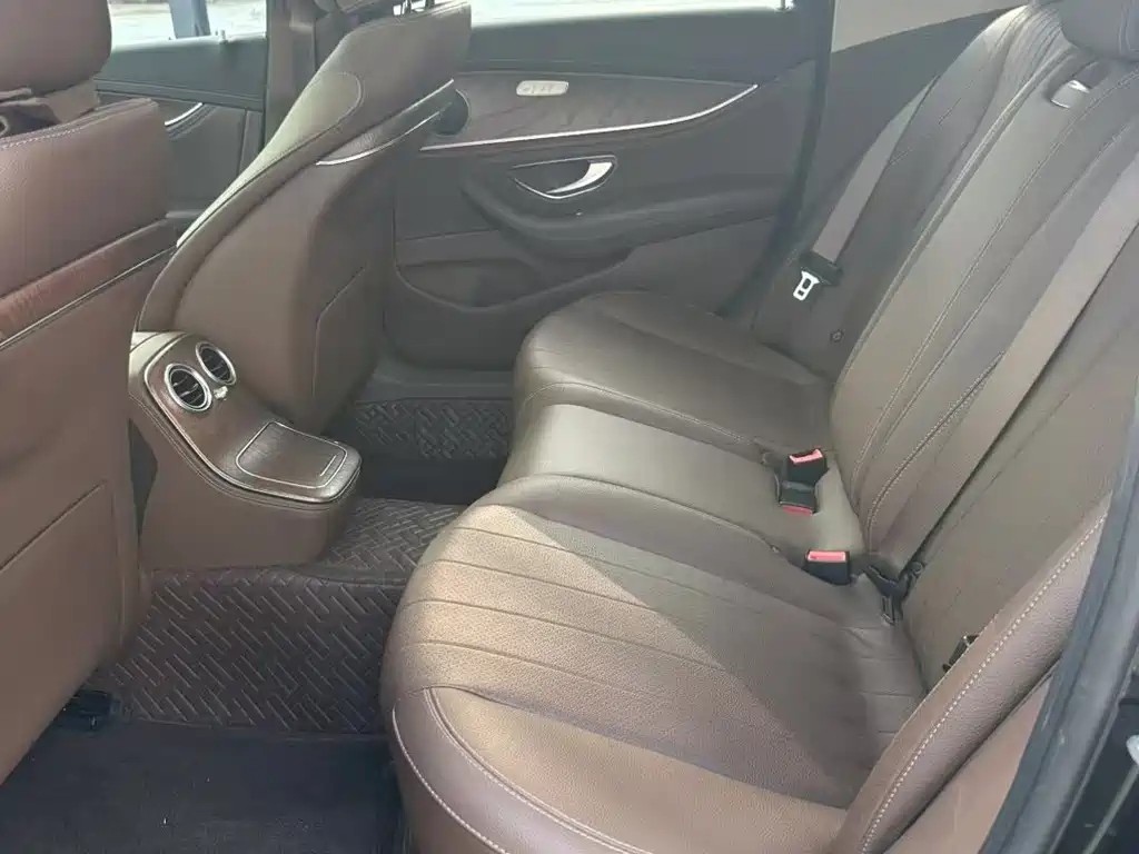 Mercedes-Benz E-Class — миниатюра 6