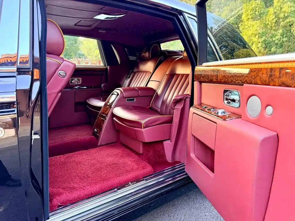 Rolls-Royce Phantom — миниатюра 7