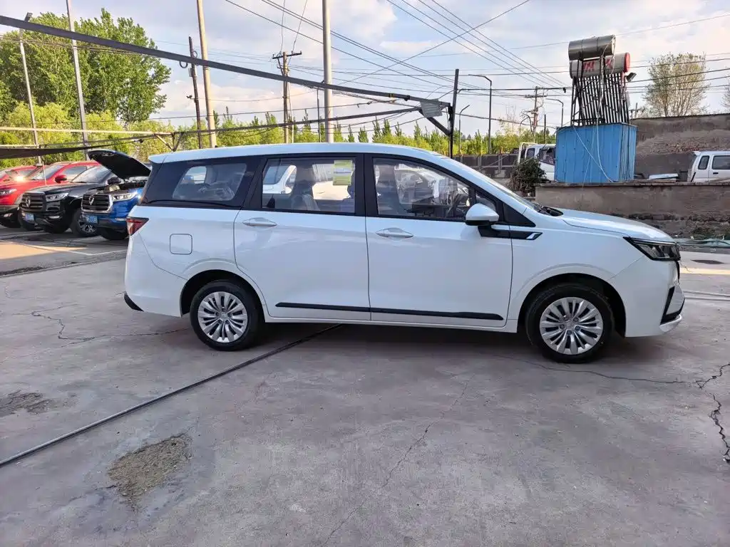 Wuling Jiachen 2022 1.5L MT Elite