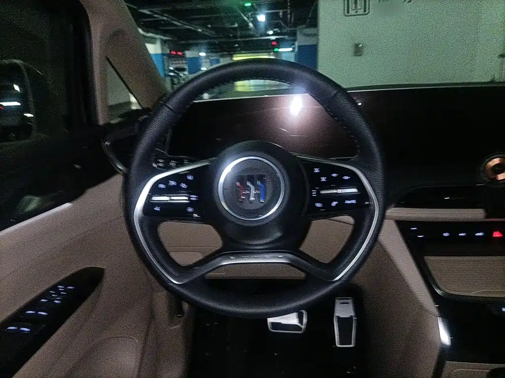 Buick GL8 Hybrid — миниатюра 6