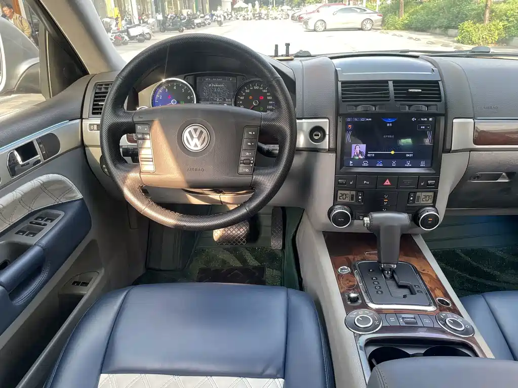 Volkswagen Touareg — миниатюра 10