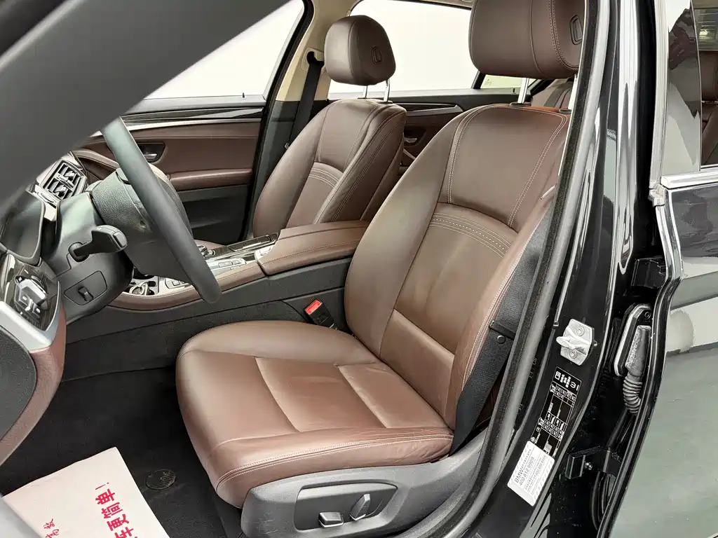 BMW 5 Series — миниатюра 12