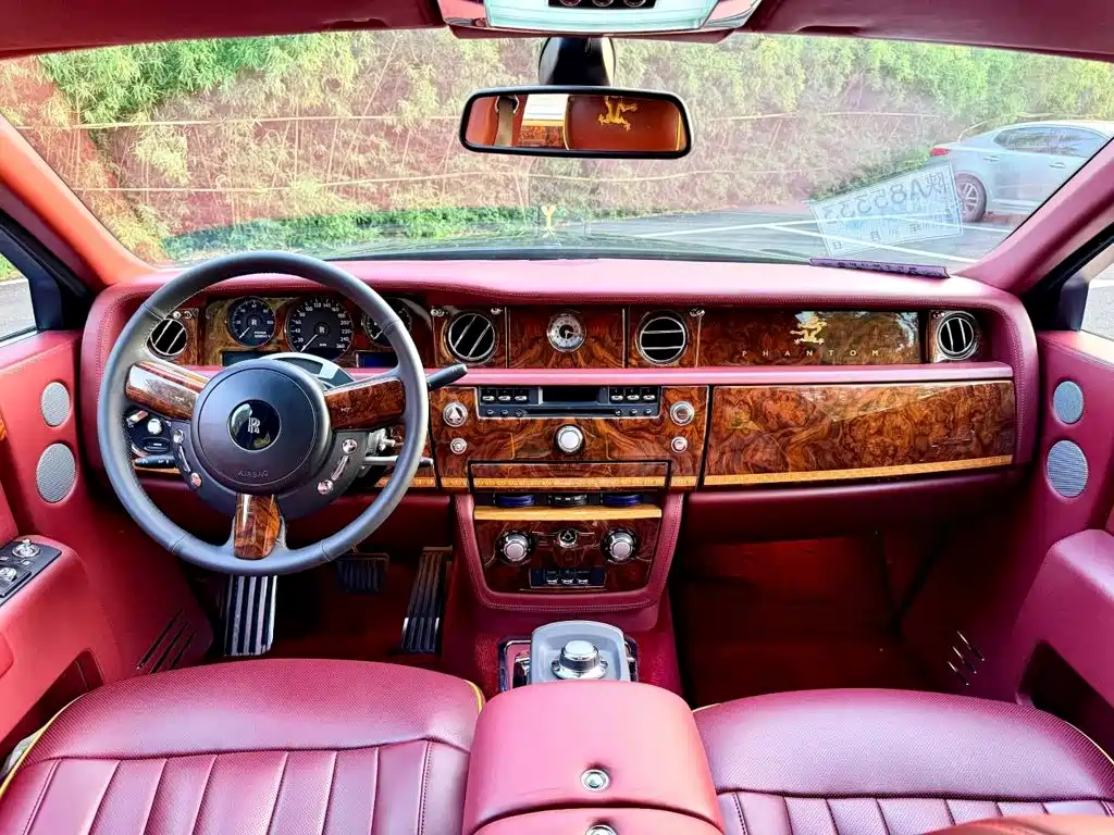 Rolls-Royce Phantom — миниатюра 8