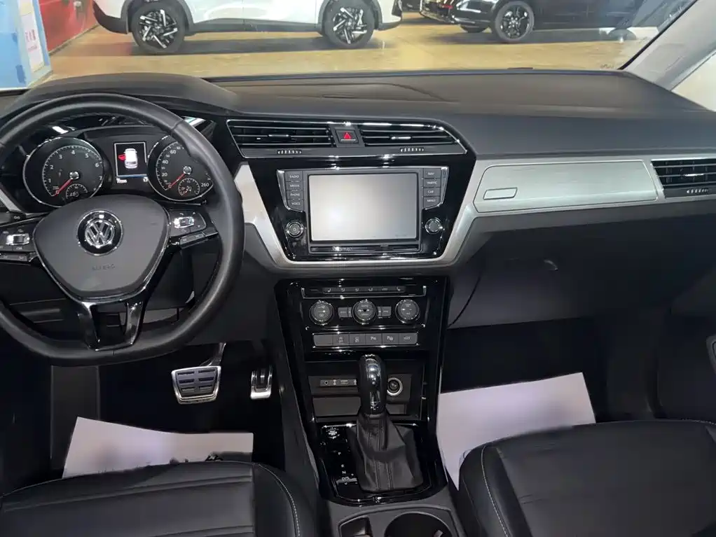 Volkswagen Touran — миниатюра 14