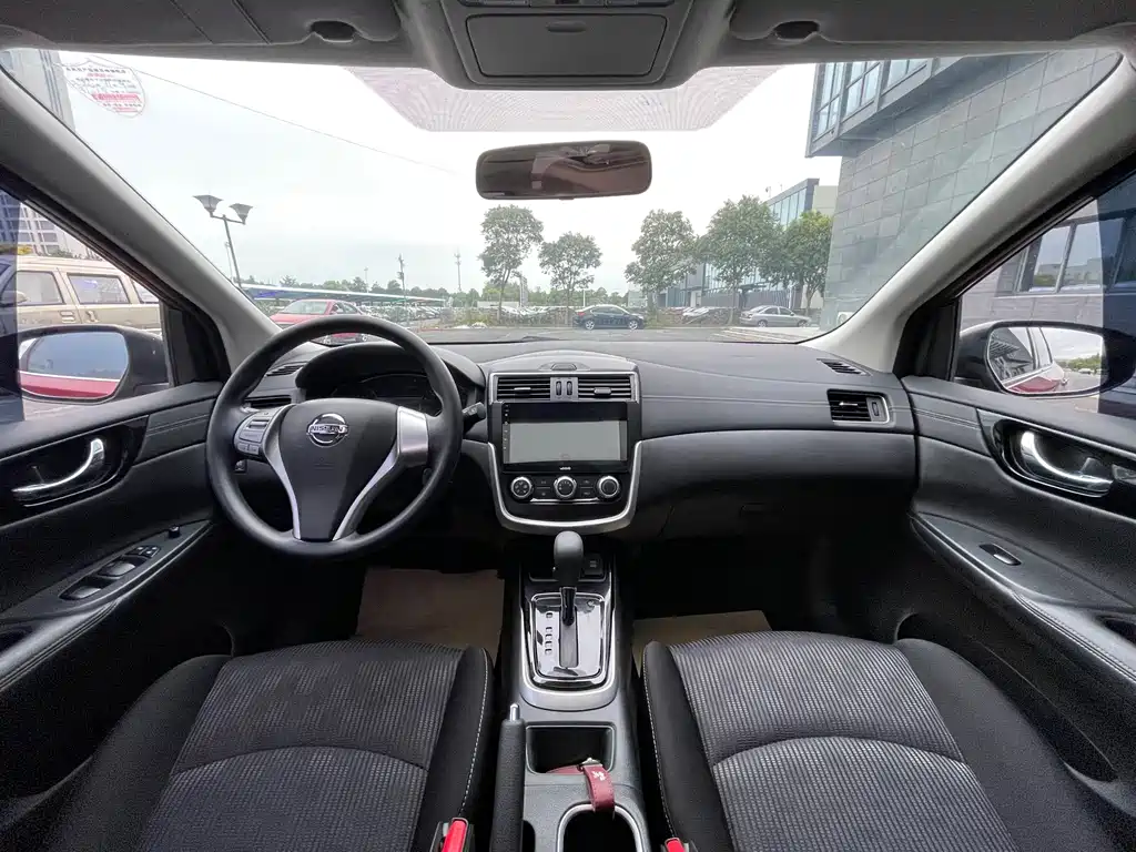 Nissan Tiida — миниатюра 8