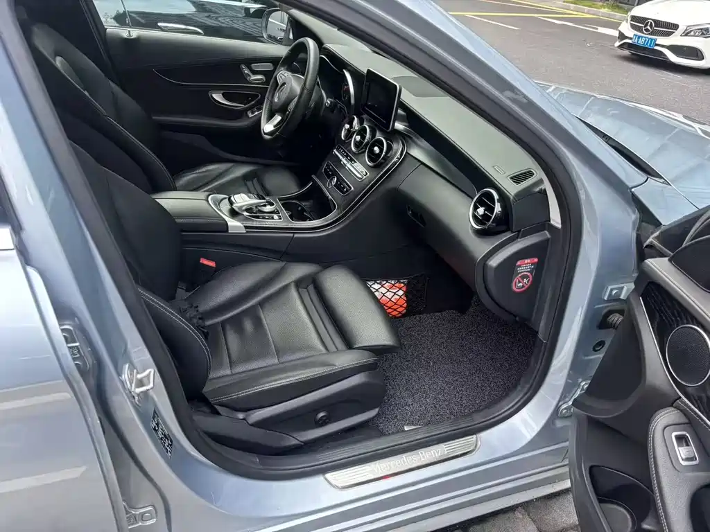 Mercedes-Benz C-Class — миниатюра 7