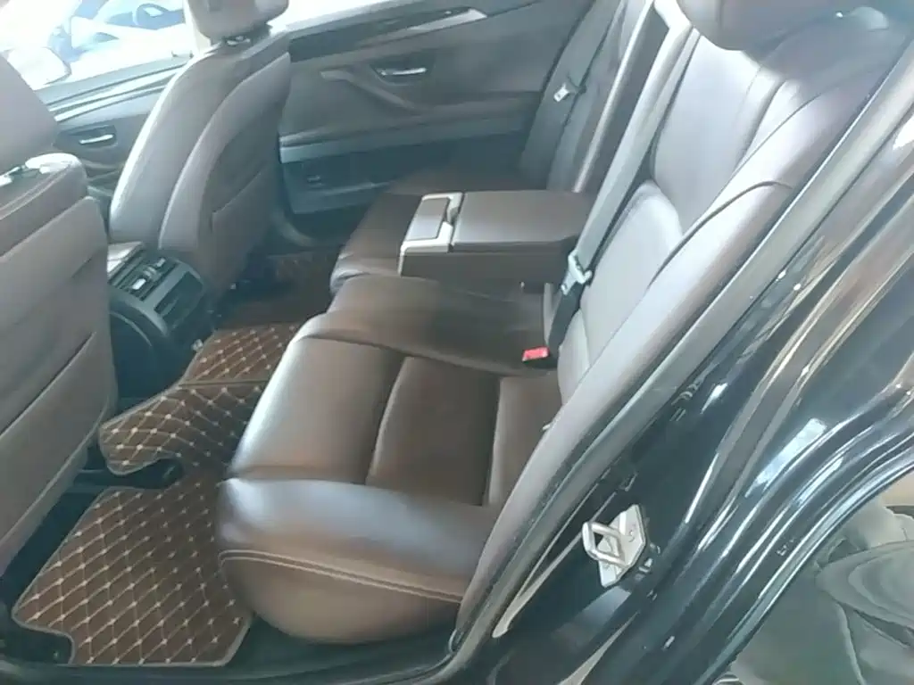 BMW 5 Series — миниатюра 17
