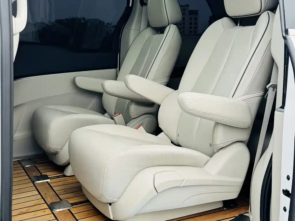 Buick GL8 — миниатюра 7