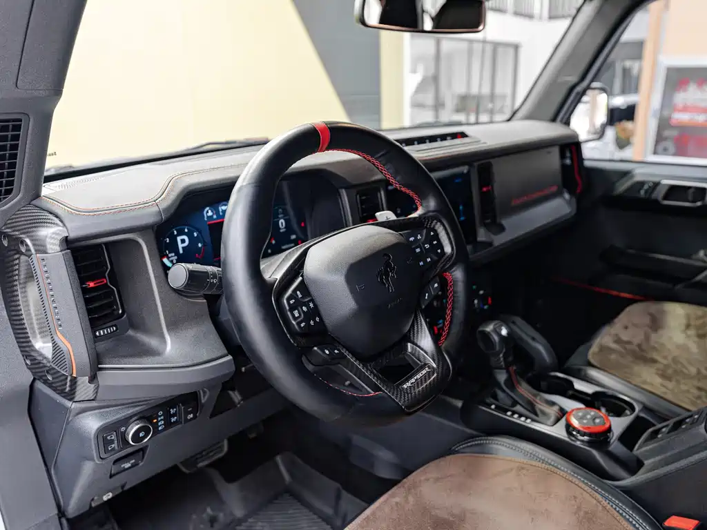 Ford Bronco (Import) — миниатюра 6