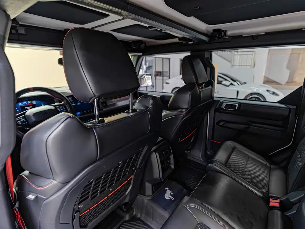 Ford Bronco (Import) — миниатюра 13