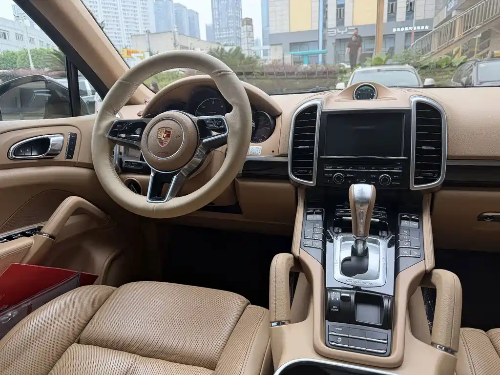 Porsche Cayenne — миниатюра 13