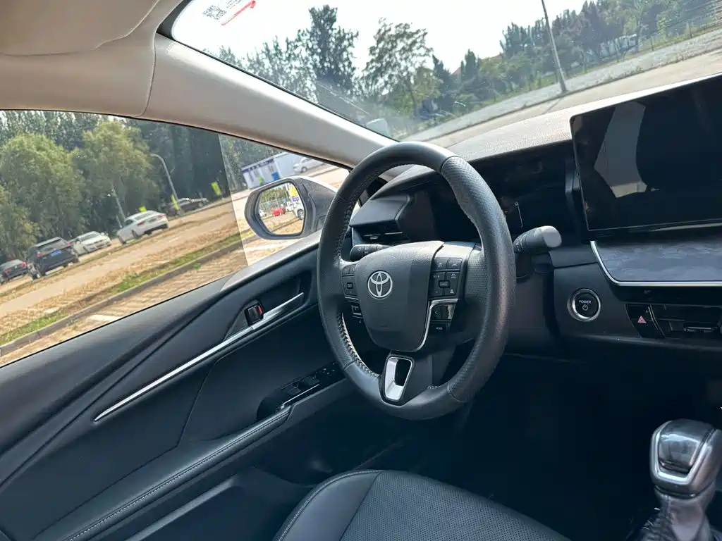 Toyota Camry — миниатюра 19