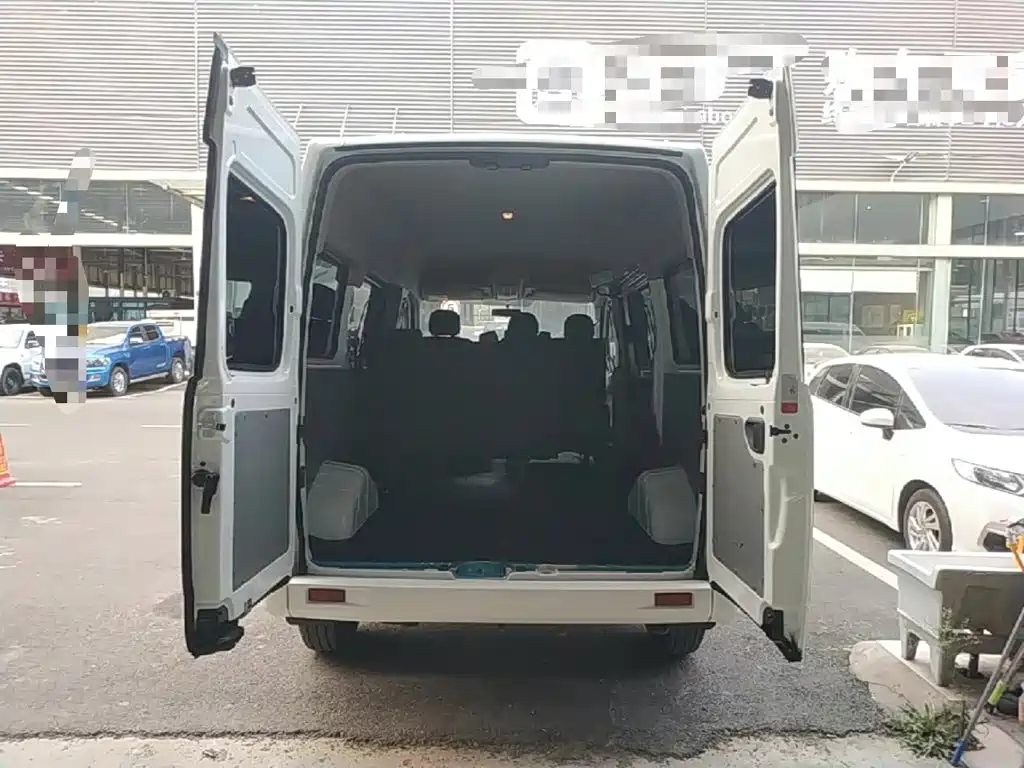 MAXUS V80 — миниатюра 19