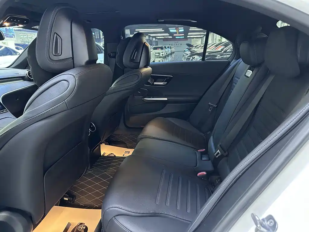 Mercedes-Benz C-Class — миниатюра 5