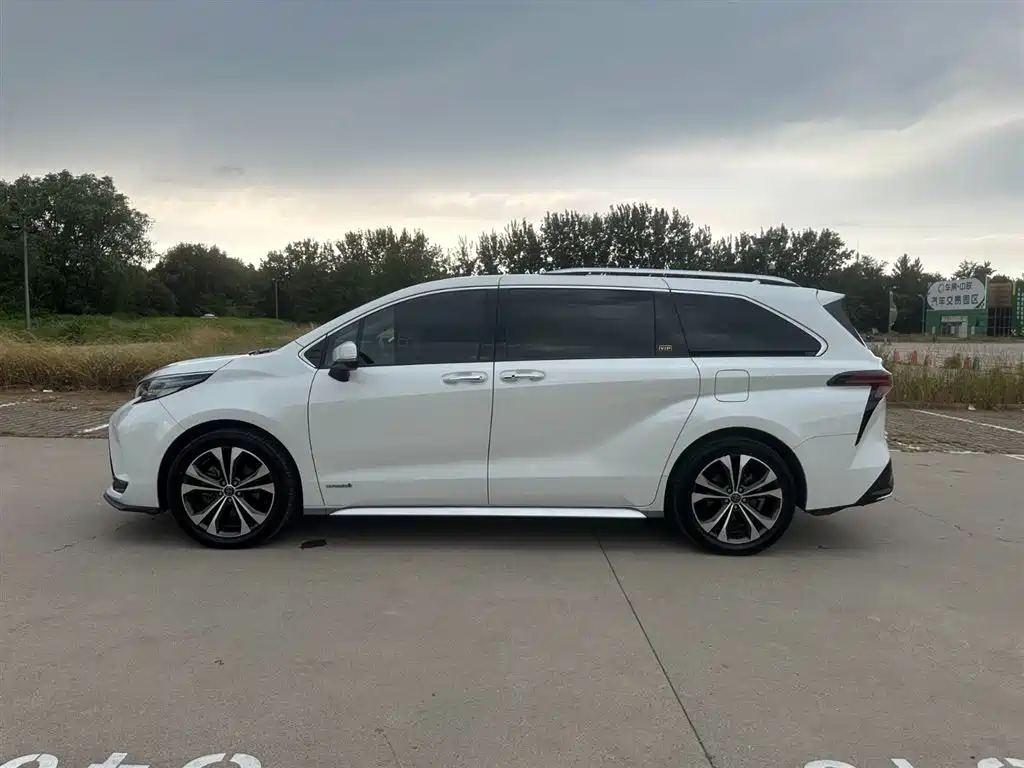 Toyota Granvia 2023 2.5L VIP
