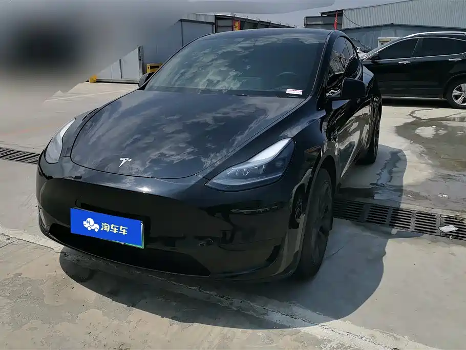 Tesla Model Y 2024