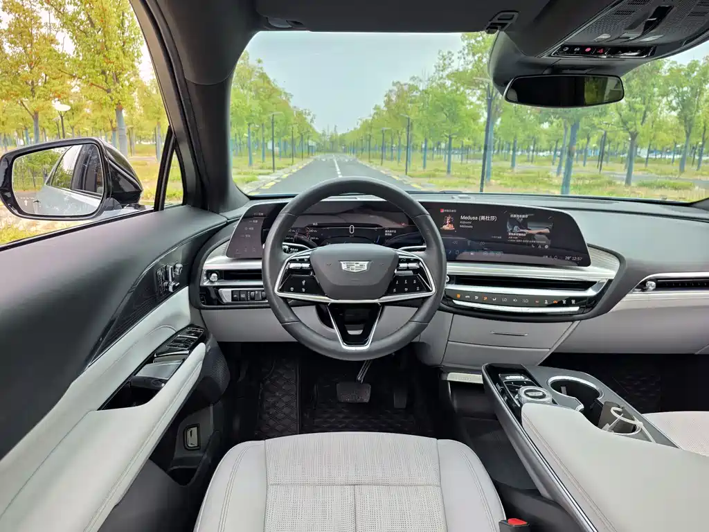 Cadillac Lyriq — миниатюра 16