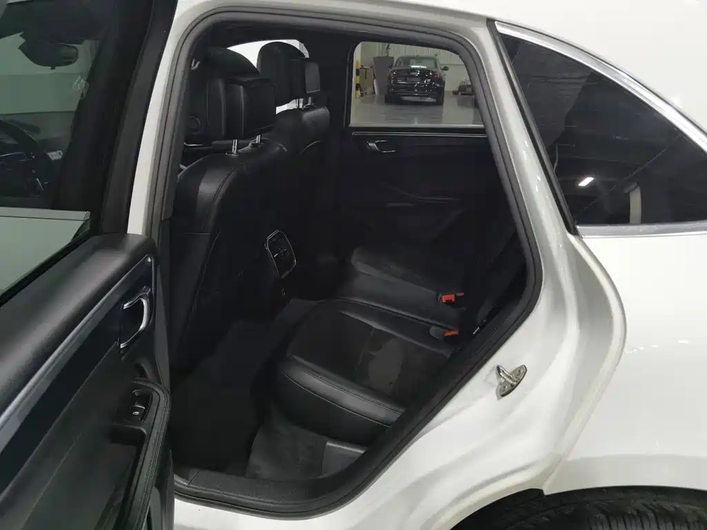Porsche Macan — миниатюра 15