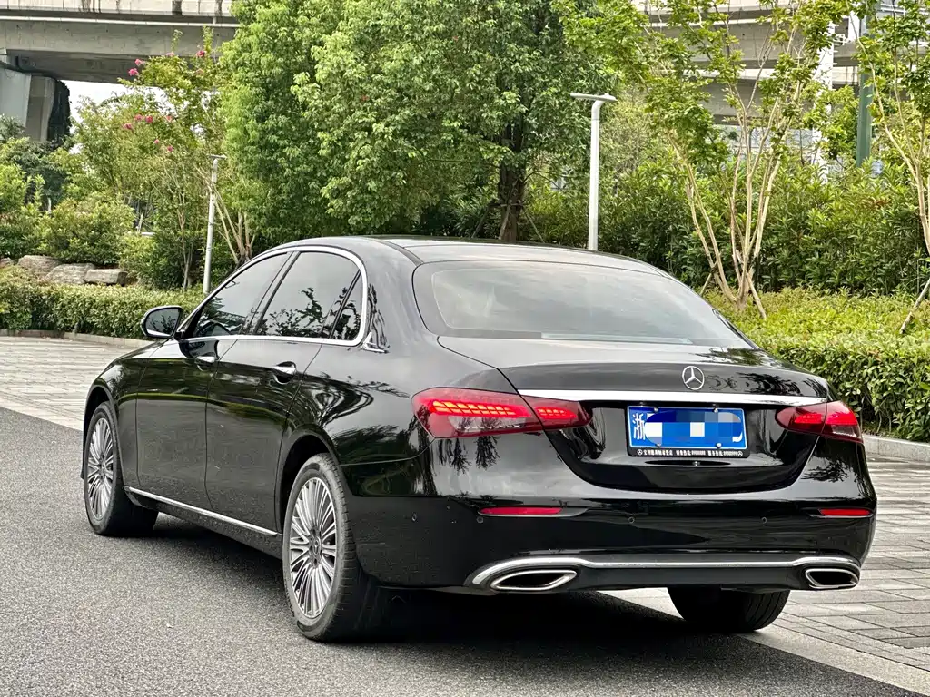 Mercedes-Benz E-Class — миниатюра 4