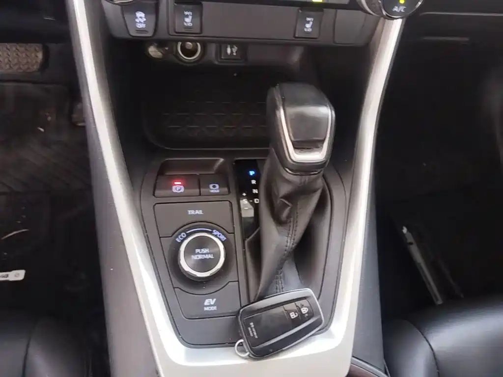Toyota RAV4 — миниатюра 19