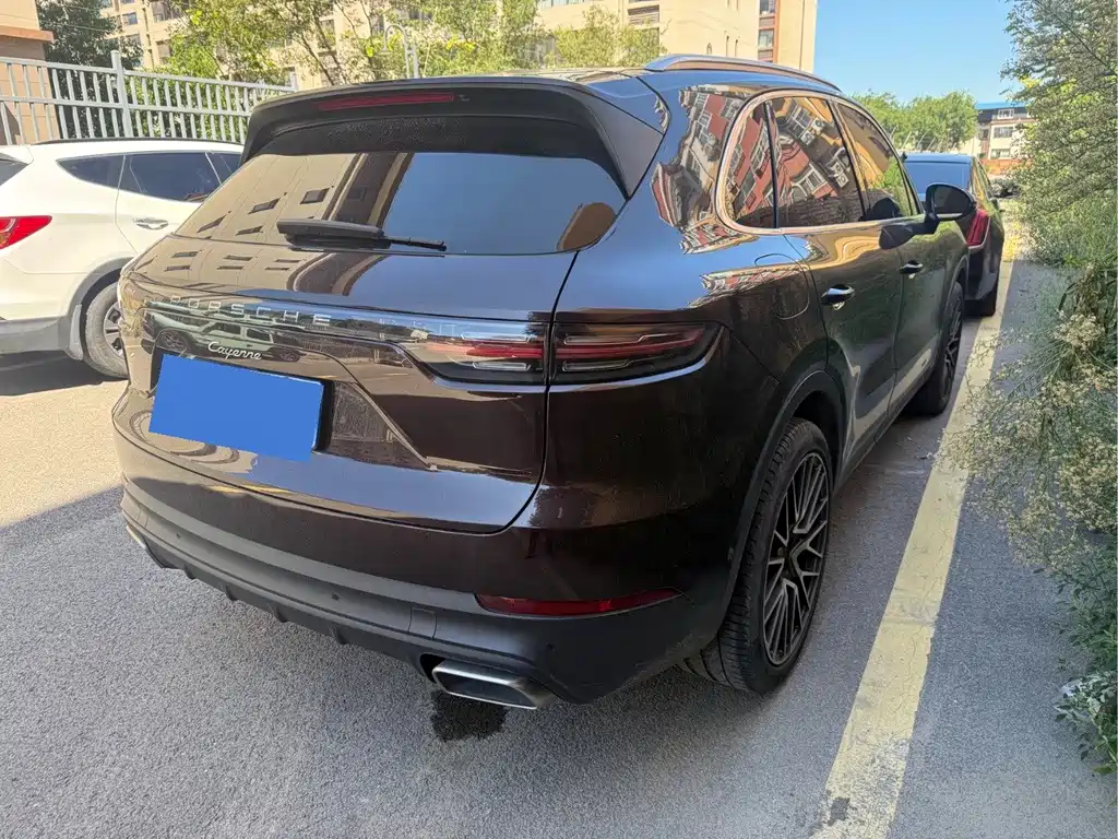 Porsche Cayenne — миниатюра 3