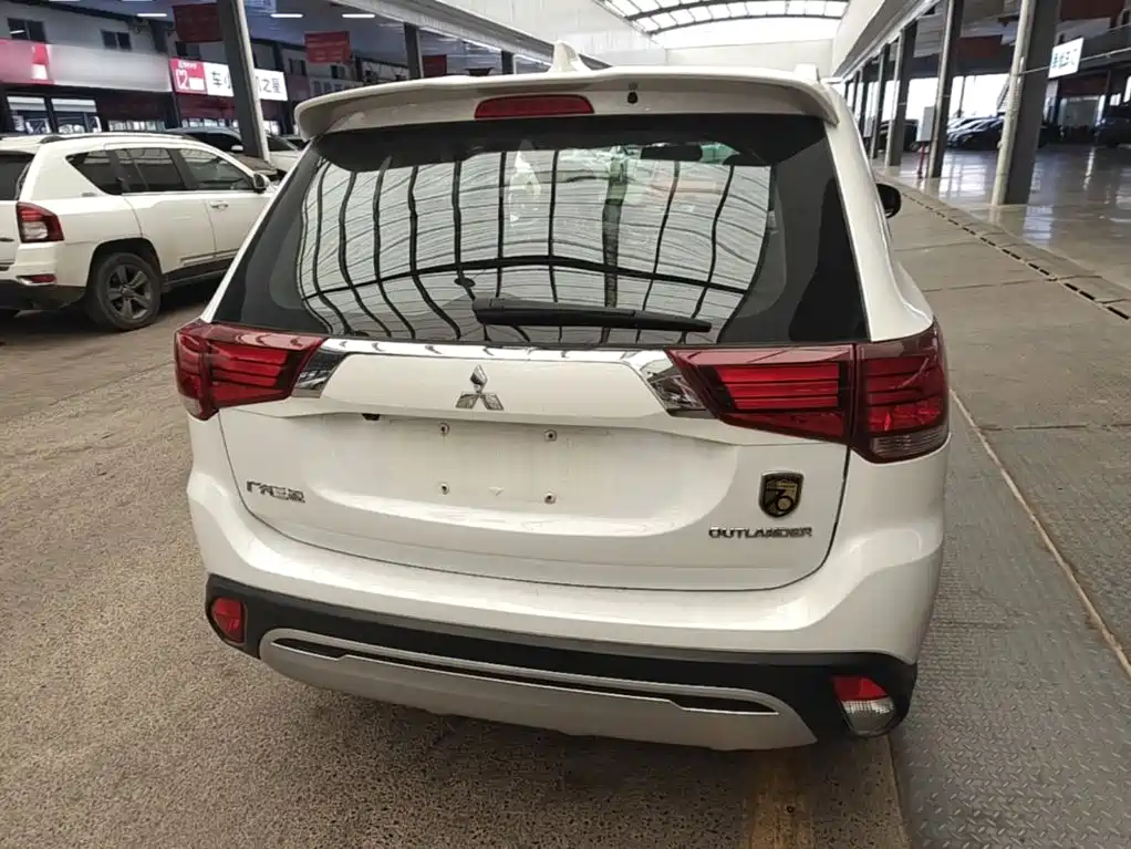 Mitsubishi Outlander — миниатюра 6