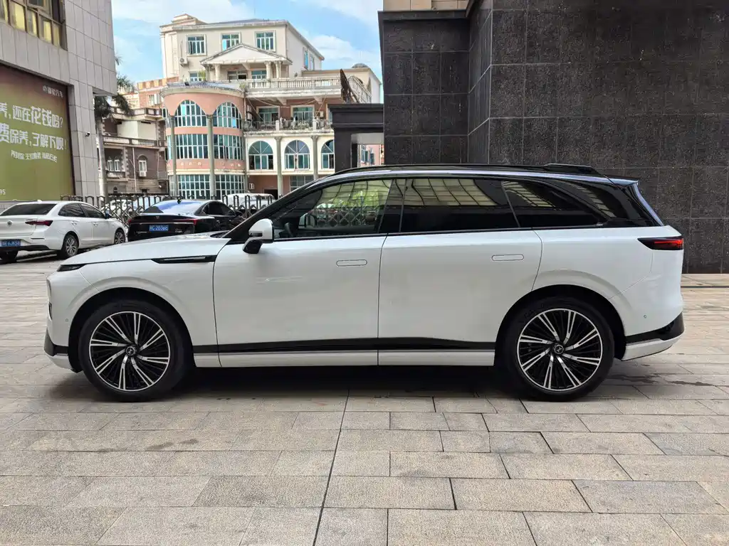XPeng G9 — миниатюра 2