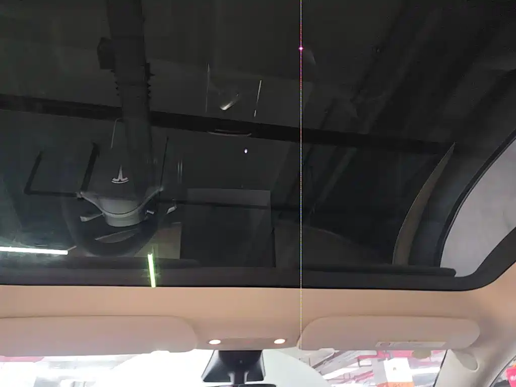 Tesla Model Y — миниатюра 18