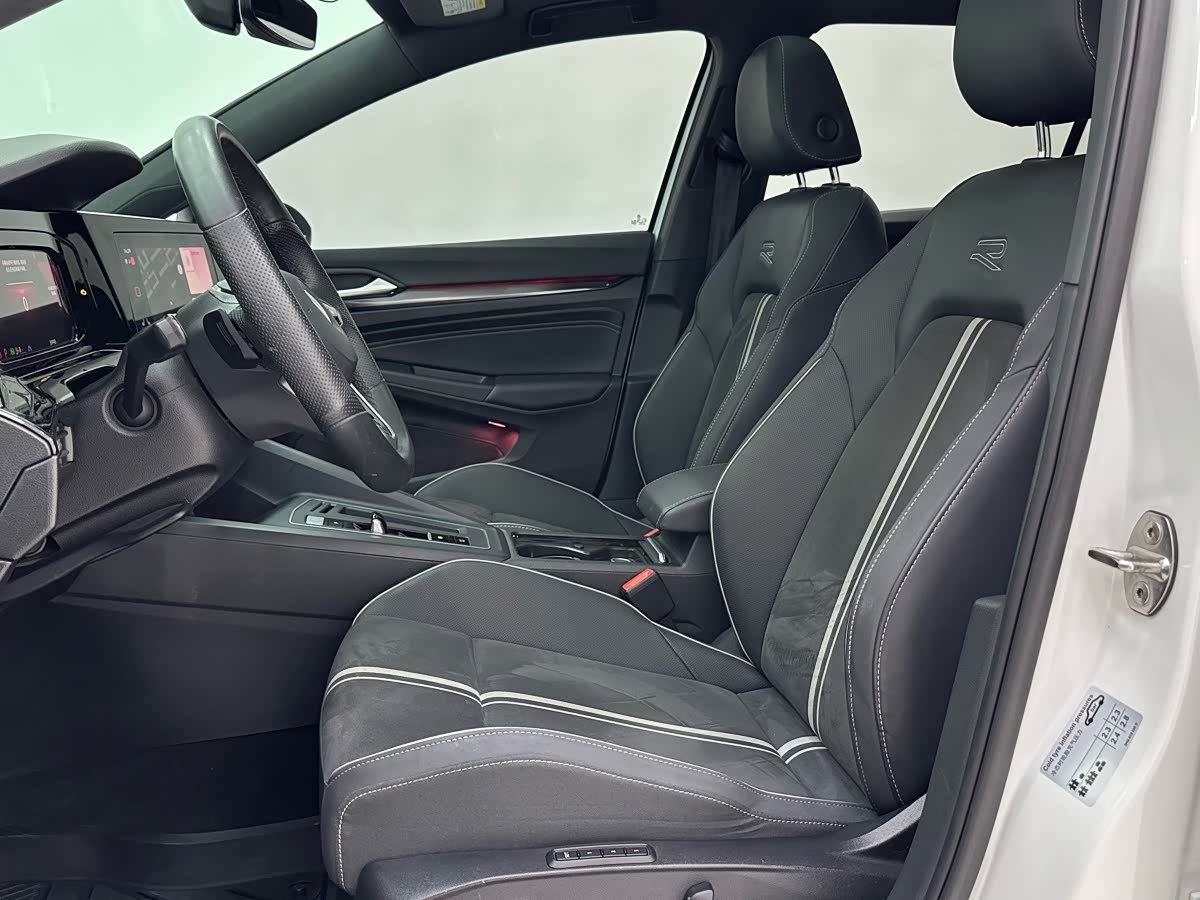Volkswagen Golf 1.4 л 2022 г. Белый, пробег 39900 км