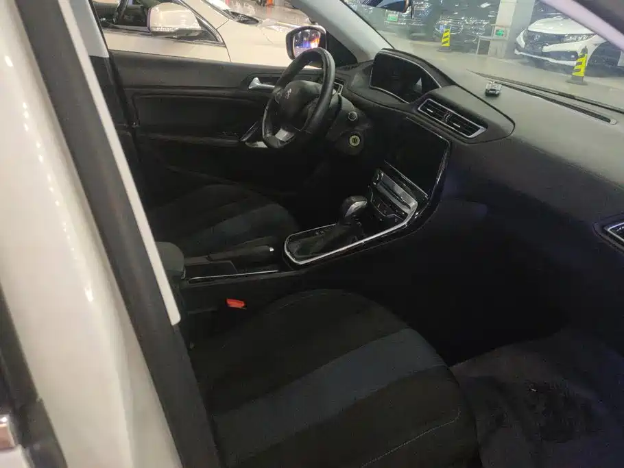 Peugeot 308 — миниатюра 8