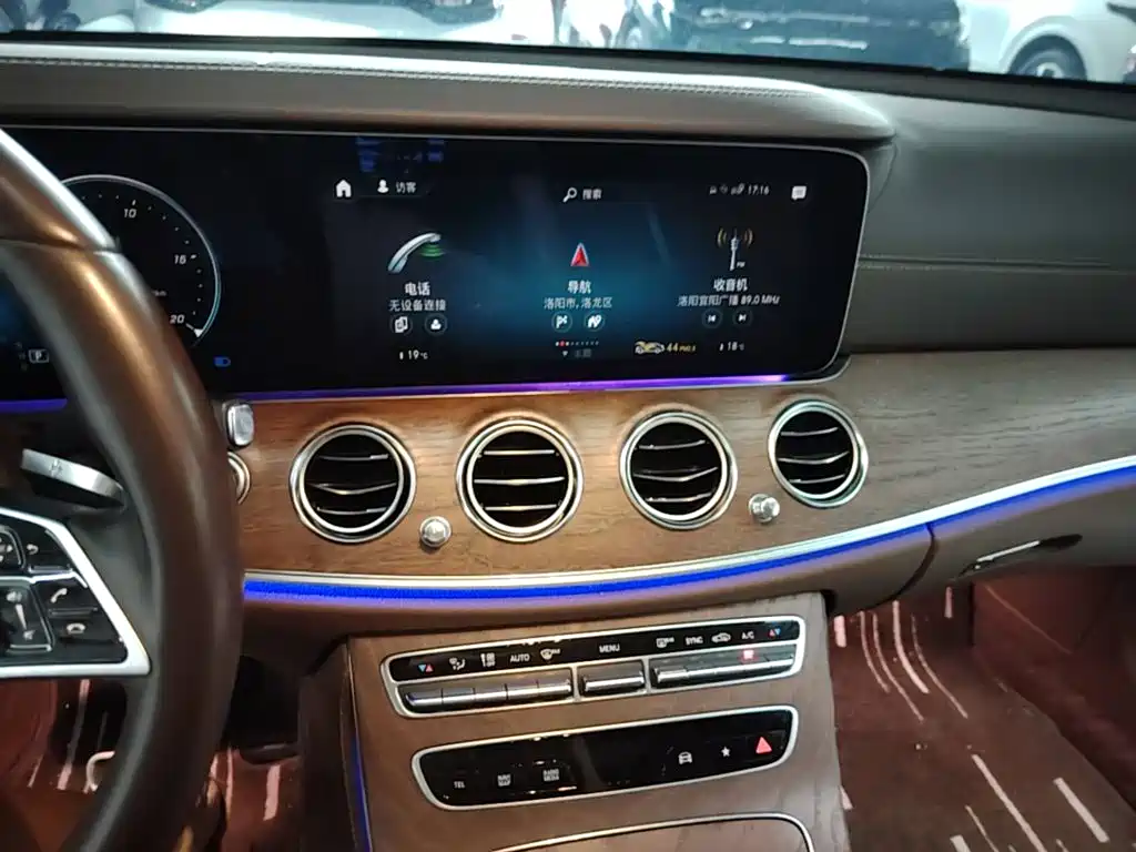 Mercedes-Benz E-Class — миниатюра 13