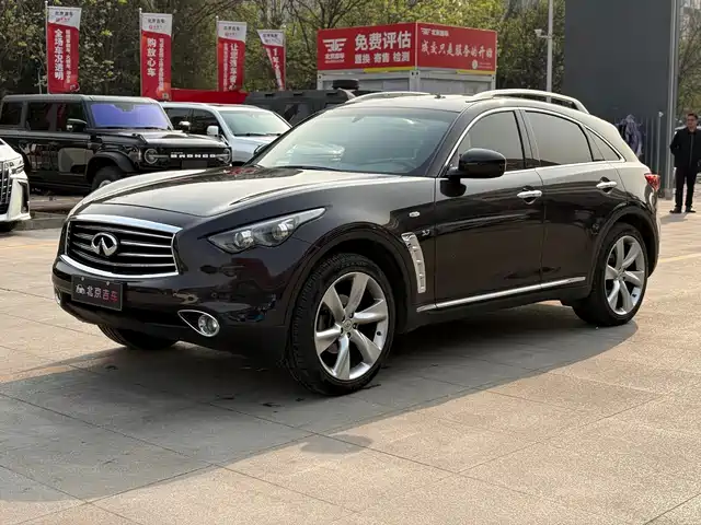 Infiniti QX70