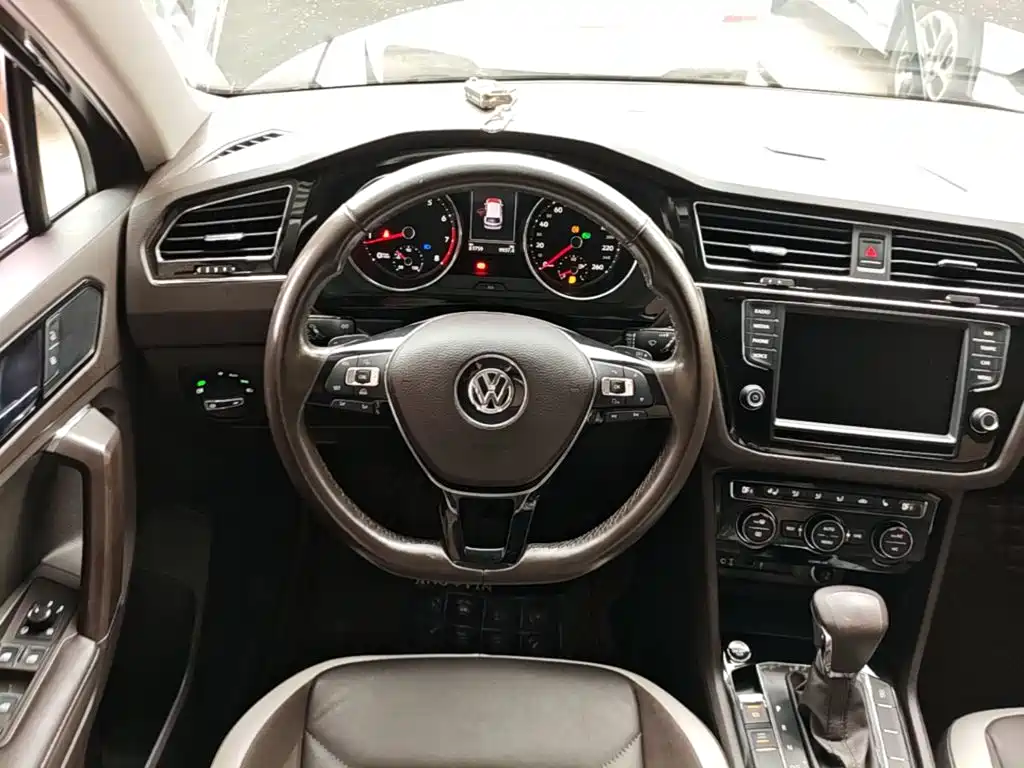 Volkswagen Tiguan L — миниатюра 11