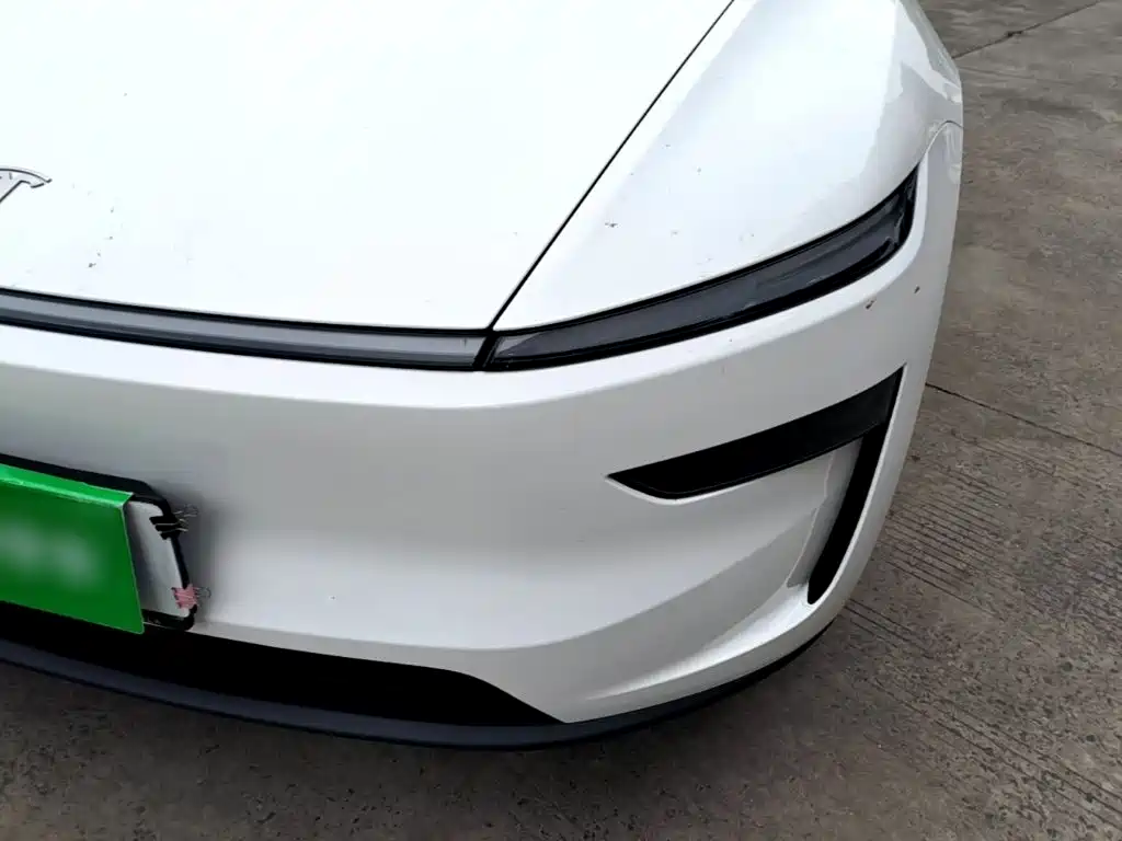 Tesla Model Y — миниатюра 24