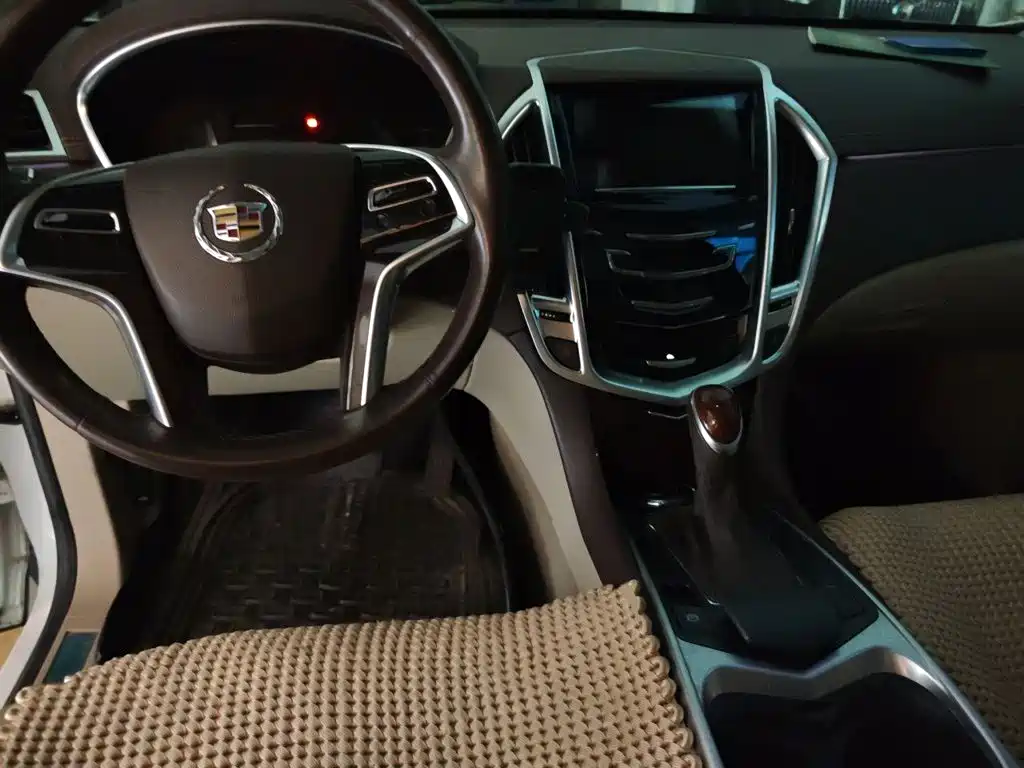 Cadillac SRX — миниатюра 10